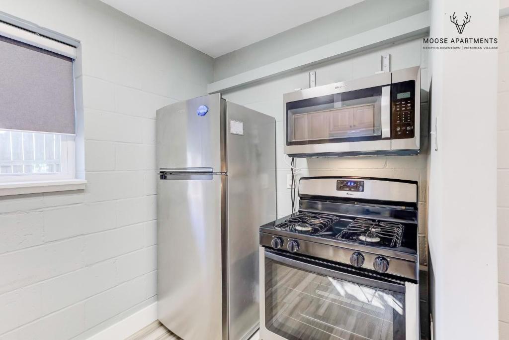 The Moose #6 - Modern Luxe Studio with Free Parking & King Bed photo