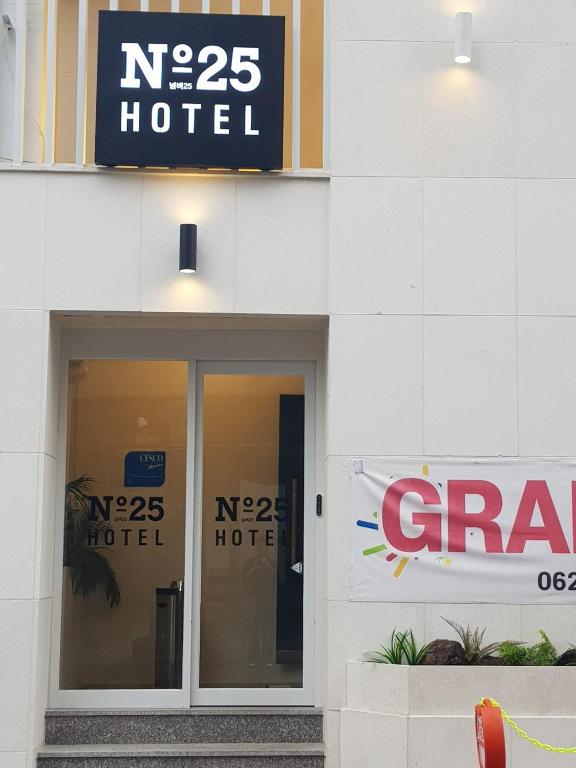 Certifikát, hodnocení, plakát nebo jiný dokument vystavený v ubytování Number 25 Hotel
