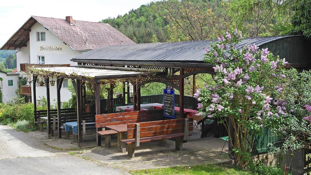 Vonkajšia záhrada v ubytovaní Landhaus Waldfrieden