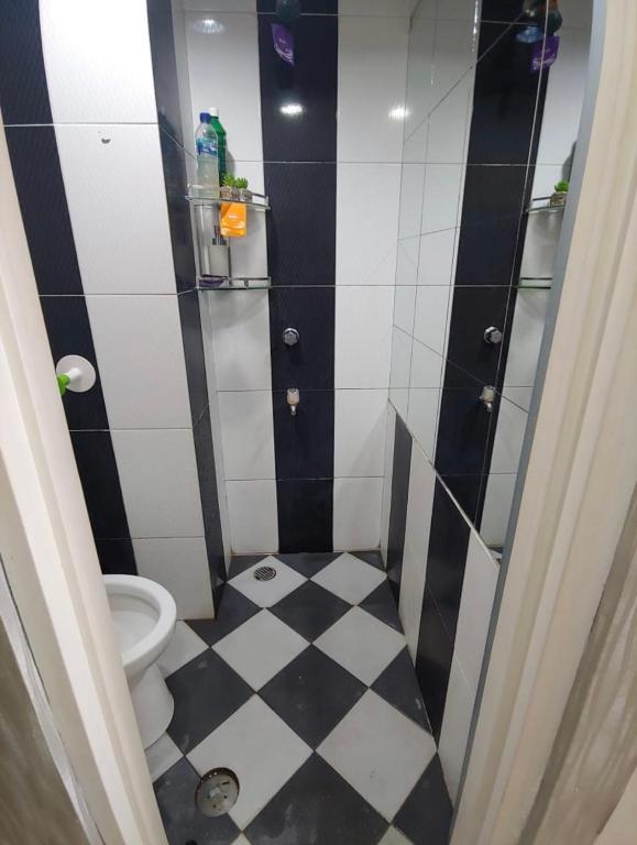 Ванная комната в Serpong green view bsd by rifai room