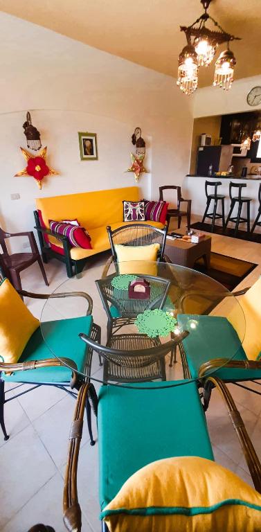 Posezení v ubytování La Hacienda ras sedr chalet