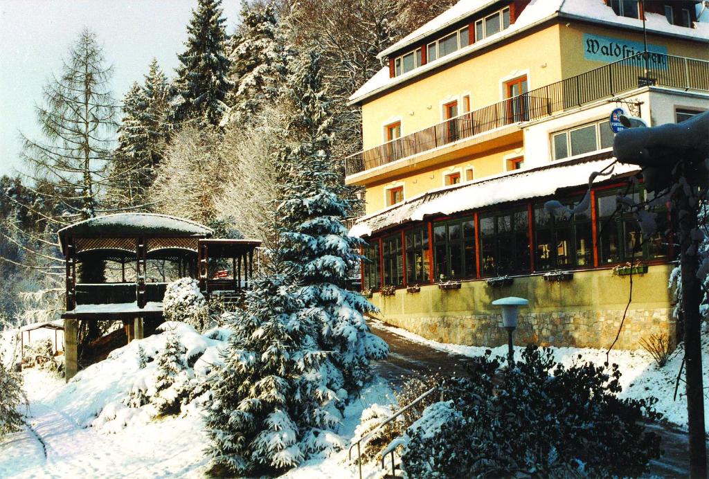 Landhaus Waldfrieden v zime