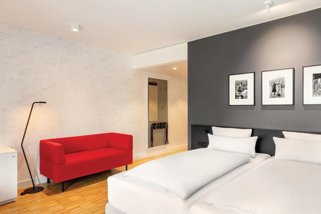 Vienna House by Wyndham Ernst Leitz Wetzlar - Accessible Room With Two Single Beds