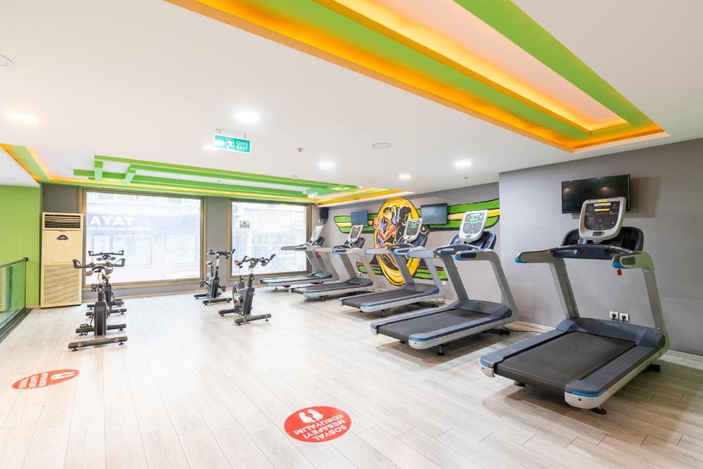 The fitness centre and/or fitness facilities at Valens Hotel Downtown
