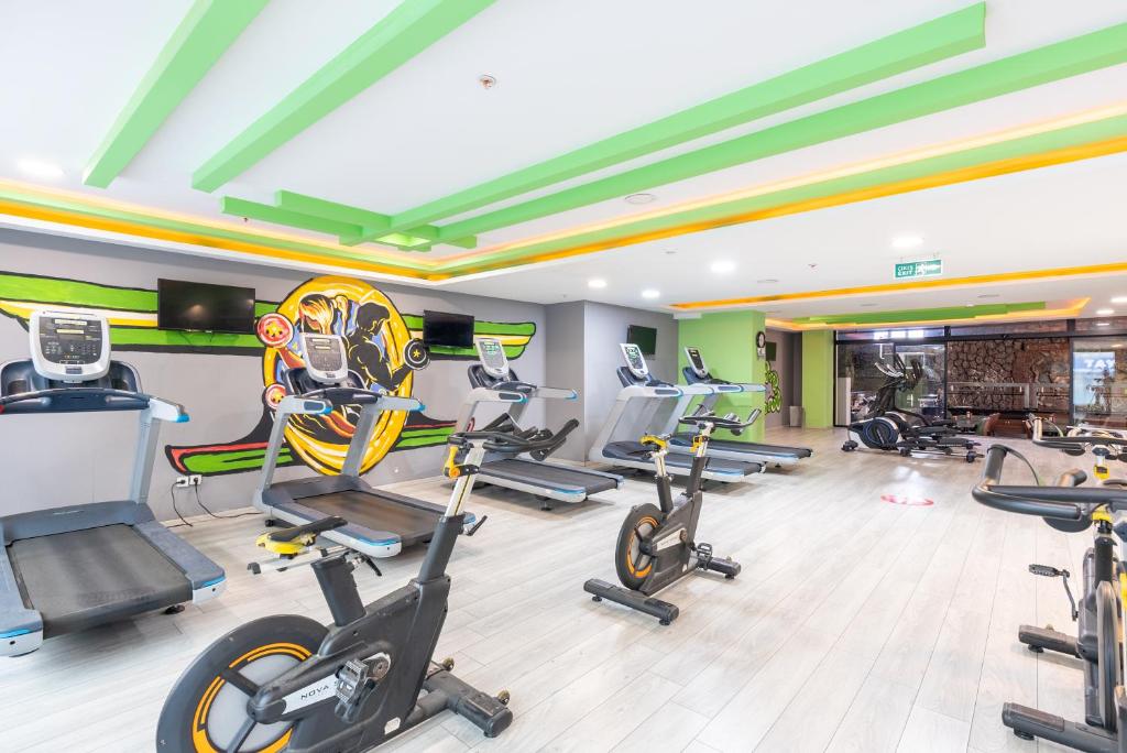 The fitness centre and/or fitness facilities at Valens Hotel Downtown