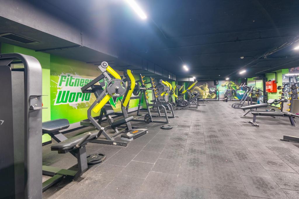 The fitness centre and/or fitness facilities at Valens Hotel Downtown