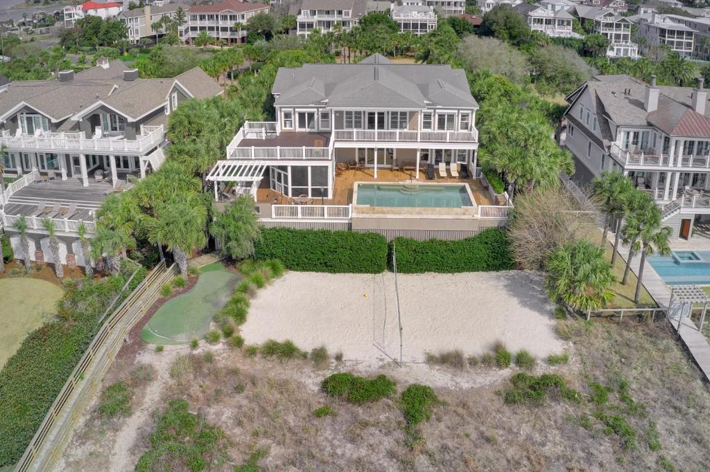 A bird's-eye view of 114 Ocean Boulevard by AvantStay Beachfront Putting Green Volleyball Court Infinity Pool