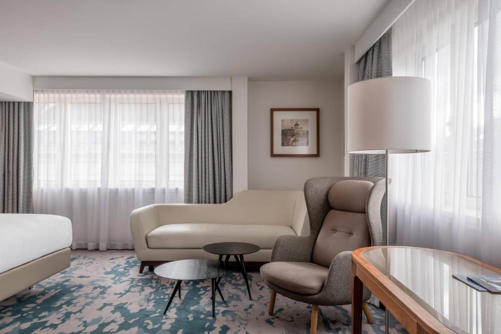 
Junior Suite with Two Double Beds - M Club Lounge Access
