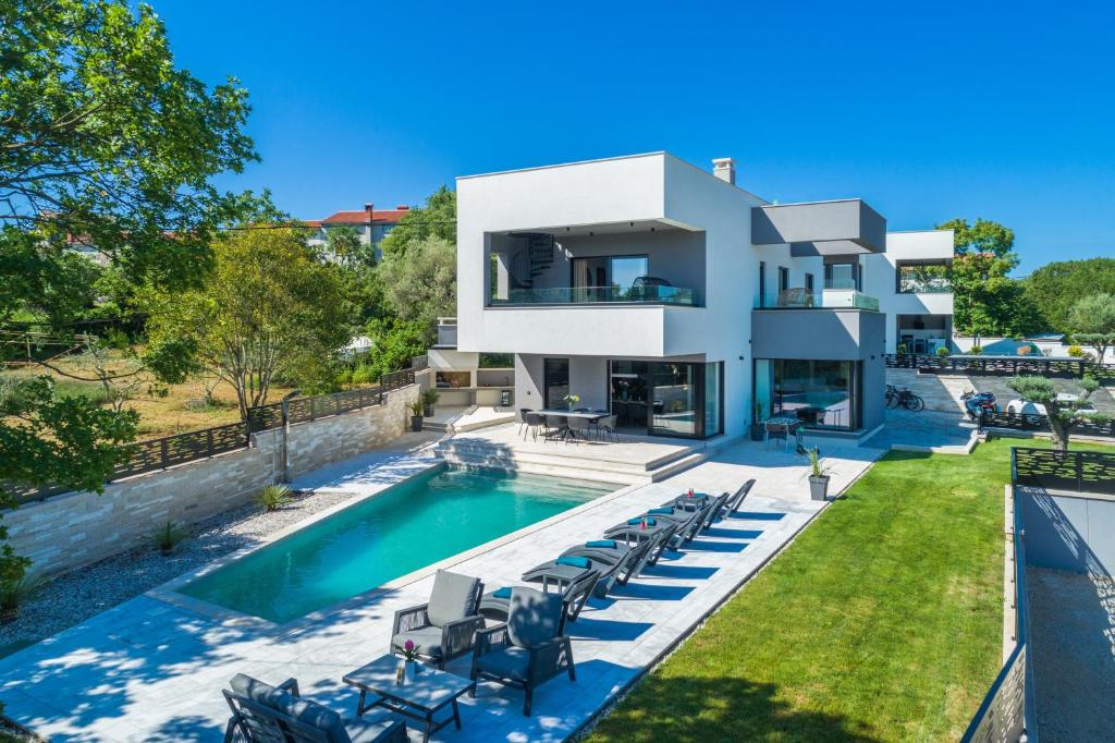 an image of a villa with a swimming pool at Villa Abba Rakalj - Meerblick, Luxus und Komfort an der Südostküste Istriens in Rakalj