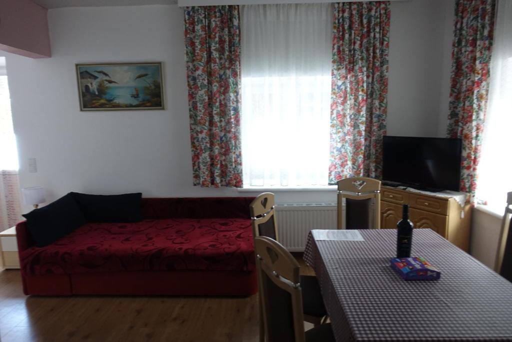 Televízia a/alebo spoločenská miestnosť v ubytovaní Apartmenthaus Kestel