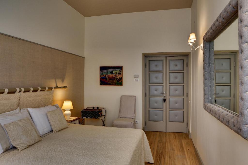Łóżko lub łóżka w pokoju w obiekcie Casa Sotgiu Guest House