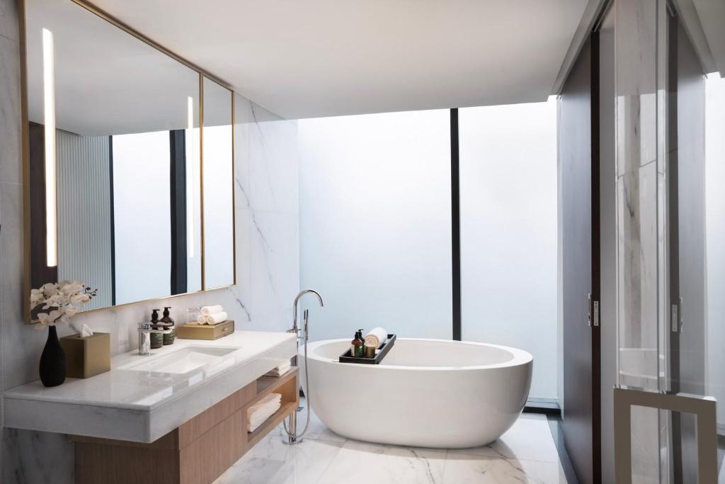 Crowne Plaza Vinh Yen City Centre, an IHG Hotel - King Suite Avec Vue Et Accès Au Club