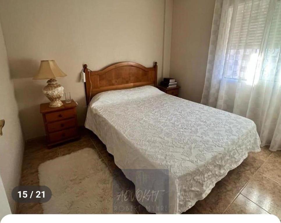 En eller flere senge i et værelse på Se alquila un chalet en torrevieja