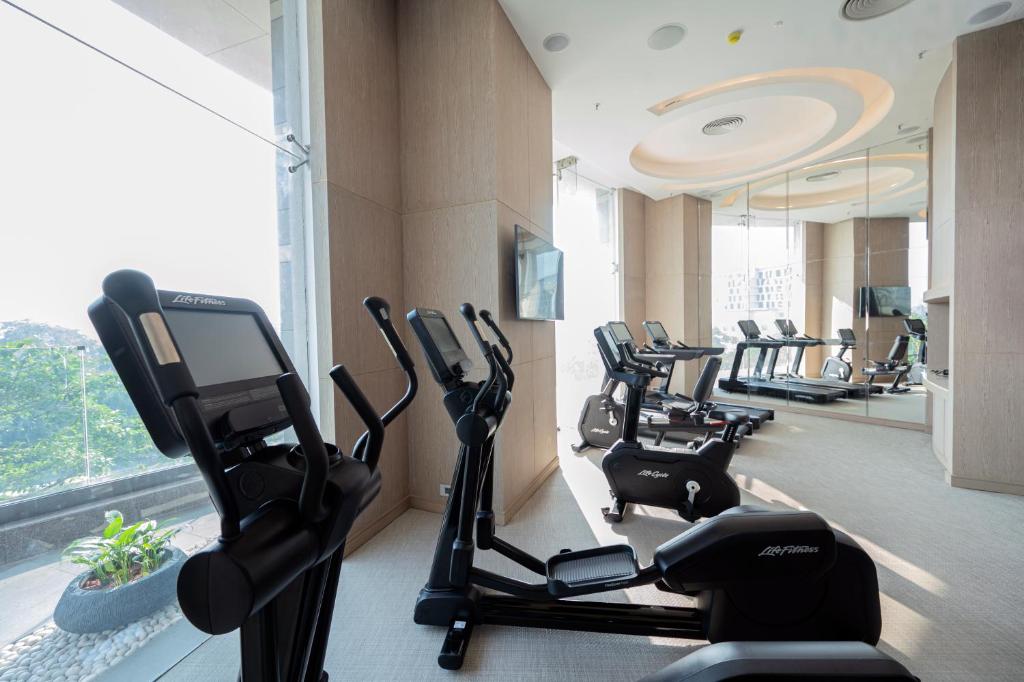 Fitness centrum a/nebo fitness zařízení v ubytování LYFE HOTEL