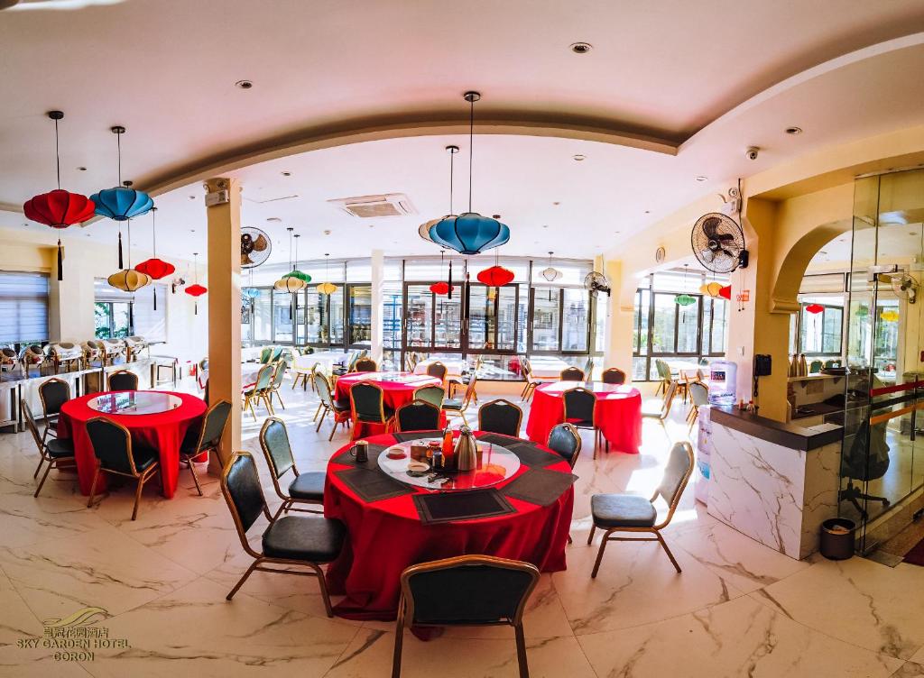 Restaurace v ubytování Sky Garden Hotel