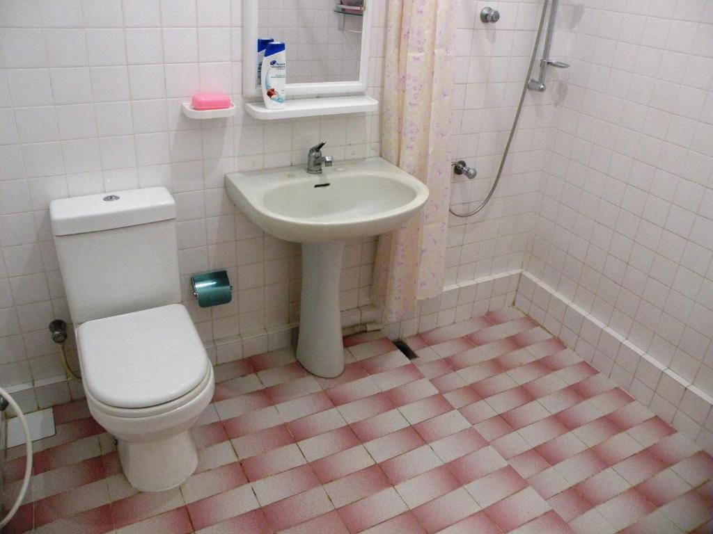 Henderson Airport Residence - 8