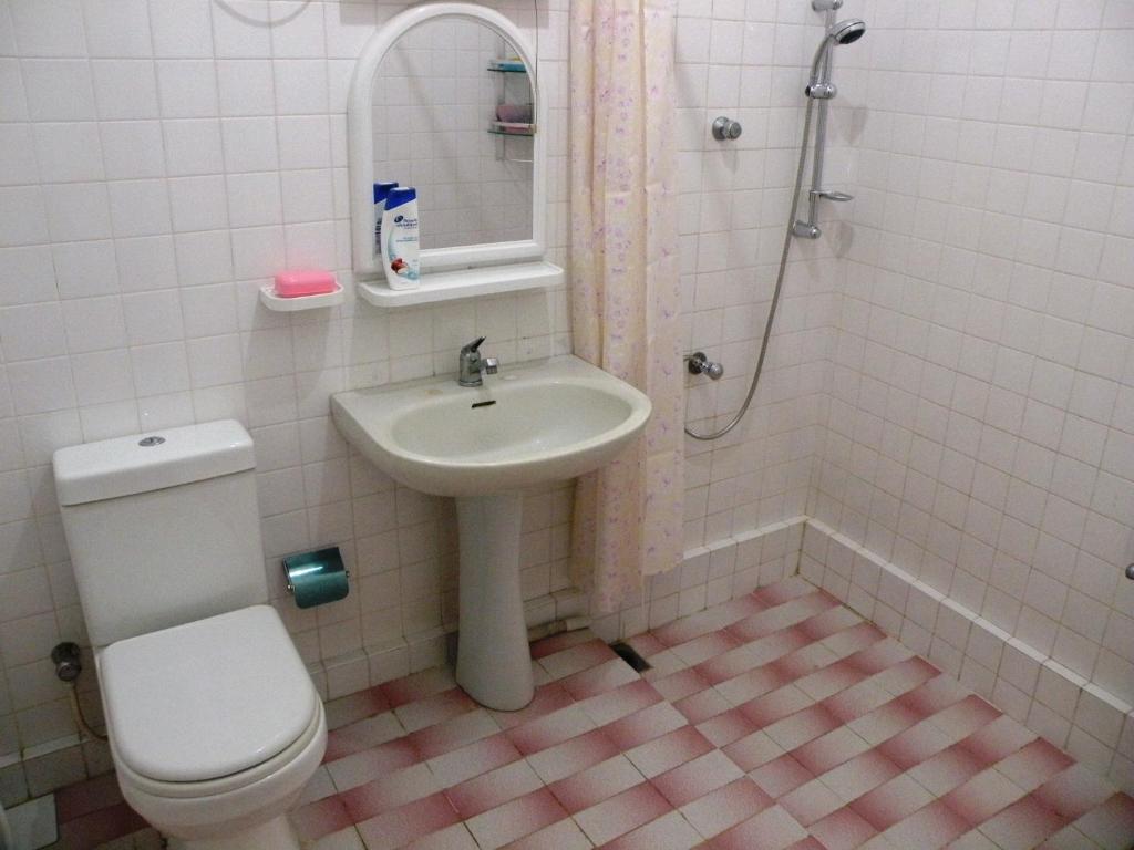 Henderson Airport Residence - 7