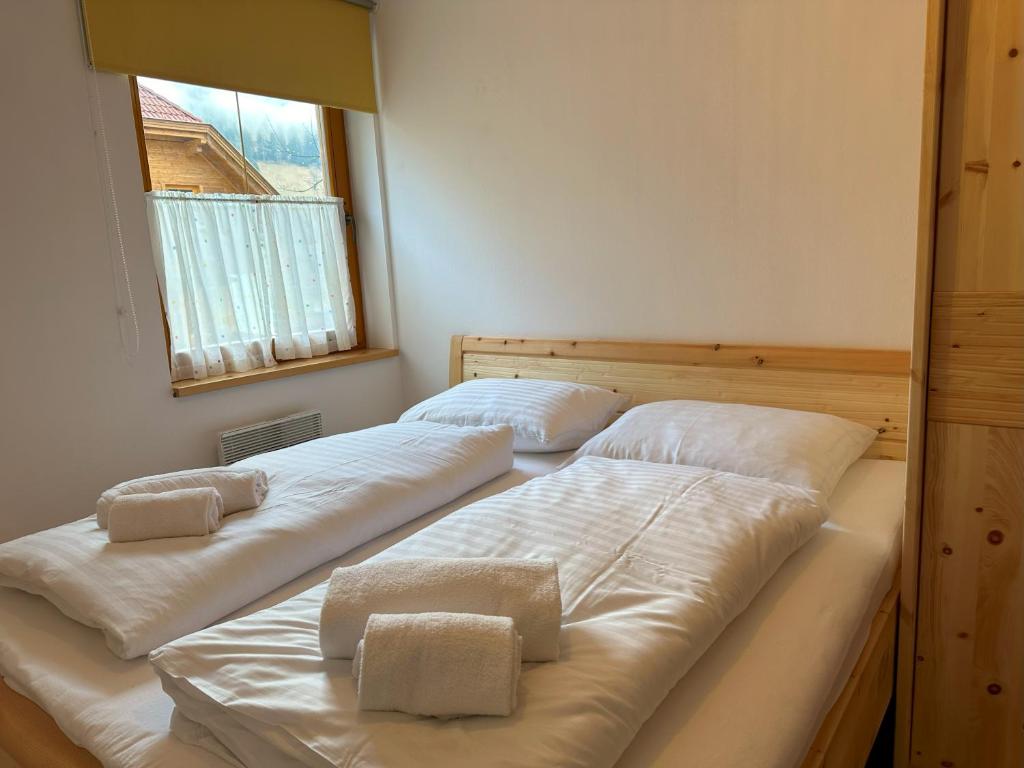 Postel nebo postele na pokoji v ubytování SKI-TO-DOOR Sonnwiese