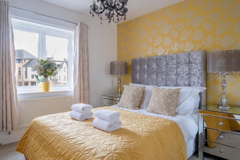 a bedroom with a bed with towels on it at Sorrel House in Carterton