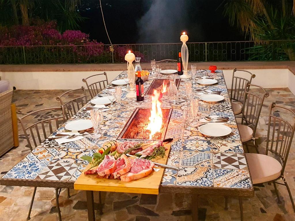 Napoje w obiekcie Villa Tommaso Maruggi, Sicilia, con Jacuzzi e piscina privata