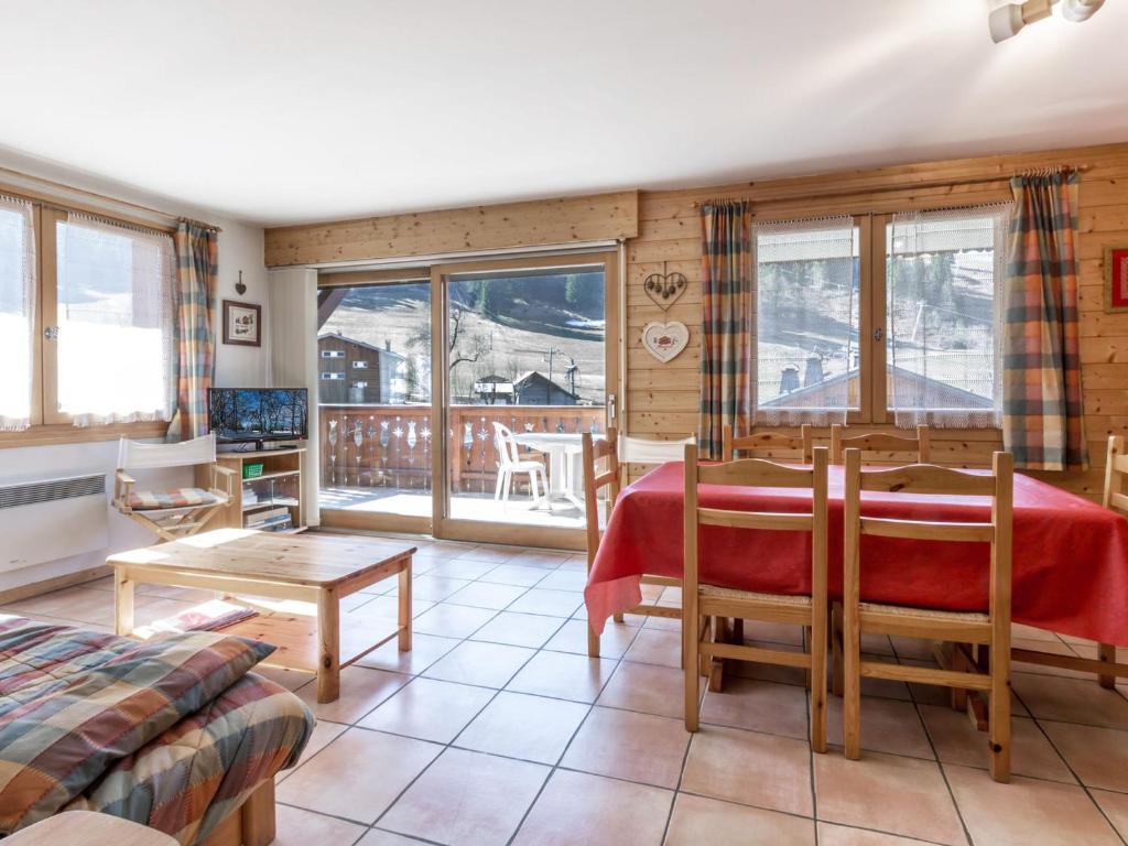 a living room with a table and a couch at Appartement La Clusaz, 3 pièces, 6 personnes - FR-1-304-133 in La Clusaz