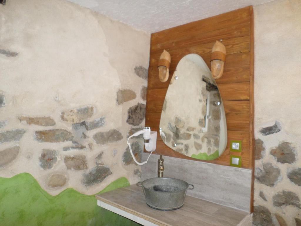 Fotografie z fotogalerie ubytování Nuits D'y Cîmes : Nuit Insolite Bulle, SPA v destinaci Jaunac