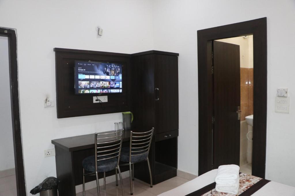 TV a/nebo společenská místnost v ubytování The kamla Palace