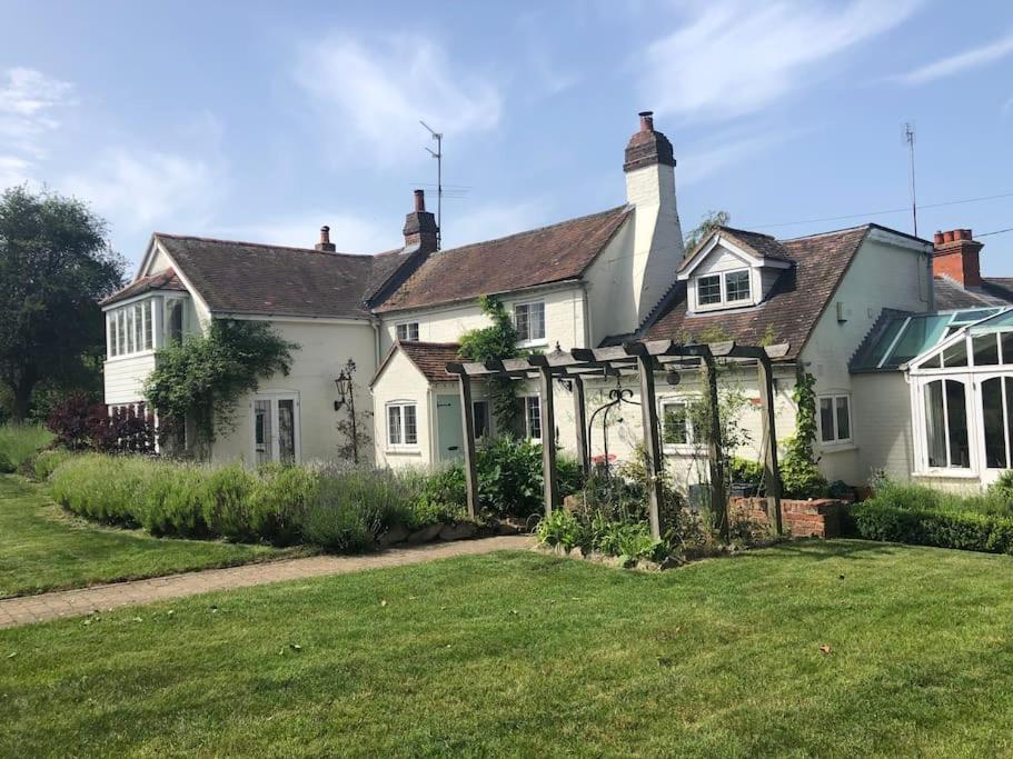 a white house with a garden in front of it at The Little House in Thatcham