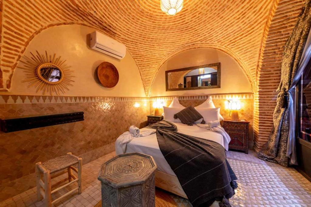 Postel nebo postele na pokoji v ubytování Riad 7 Saints