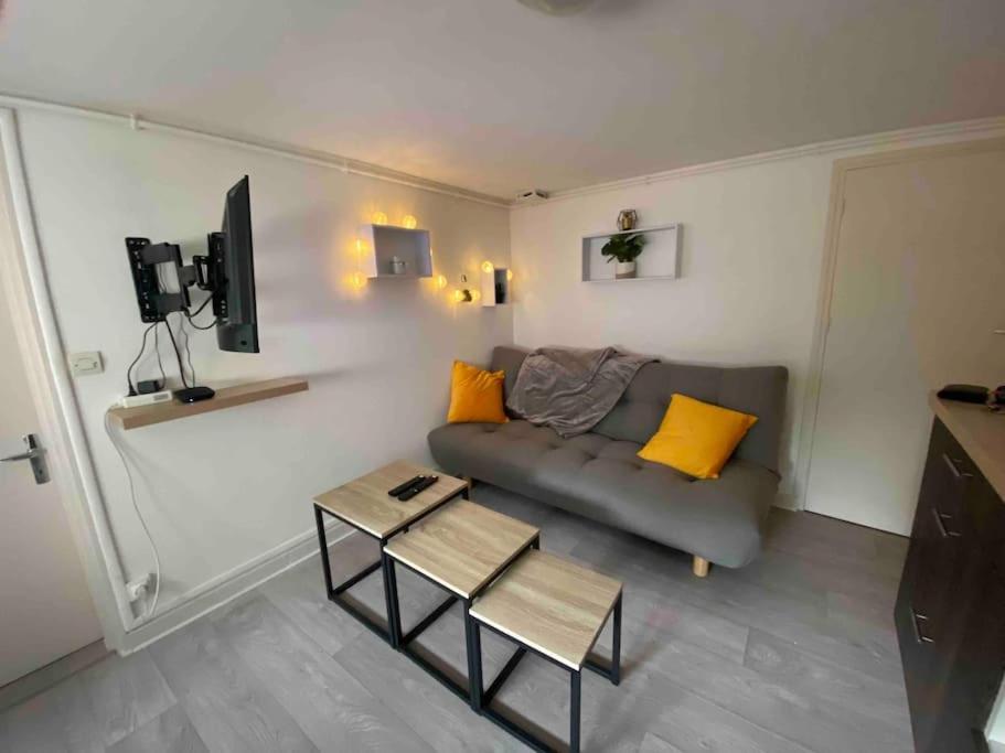 a living room with a couch and a table at appartement avec garage et terrasse in Bourges