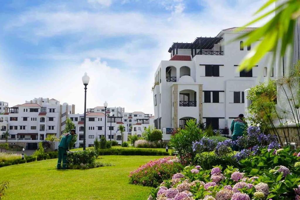 Zahrada ubytování Superbe appartement neuf en résidence avec piscine
