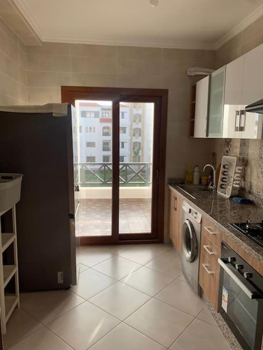 Kuchyň nebo kuchyňský kout v ubytování Superbe appartement neuf en résidence avec piscine