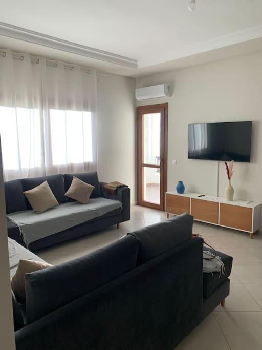 TV a/nebo společenská místnost v ubytování Superbe appartement neuf en résidence avec piscine