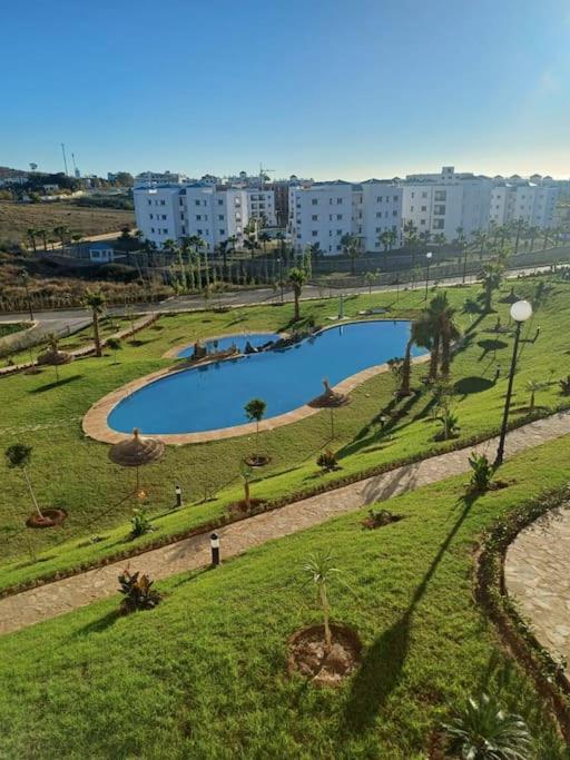 Bazén v ubytování Superbe appartement neuf en résidence avec piscine nebo v jeho okolí