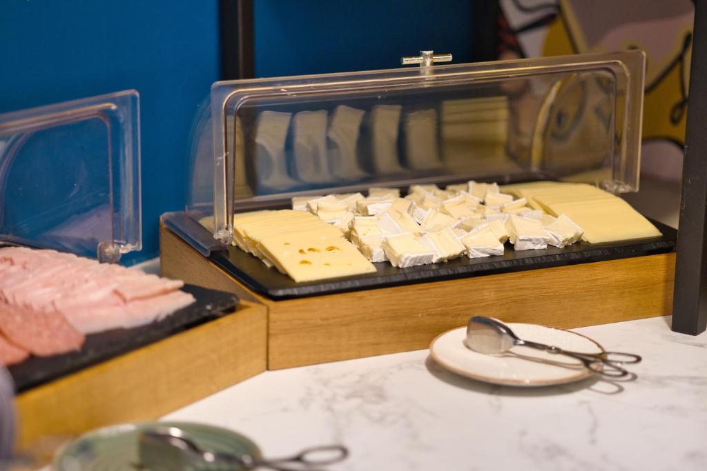 B&B HOTEL Brussels Centre Louise - Resim 22