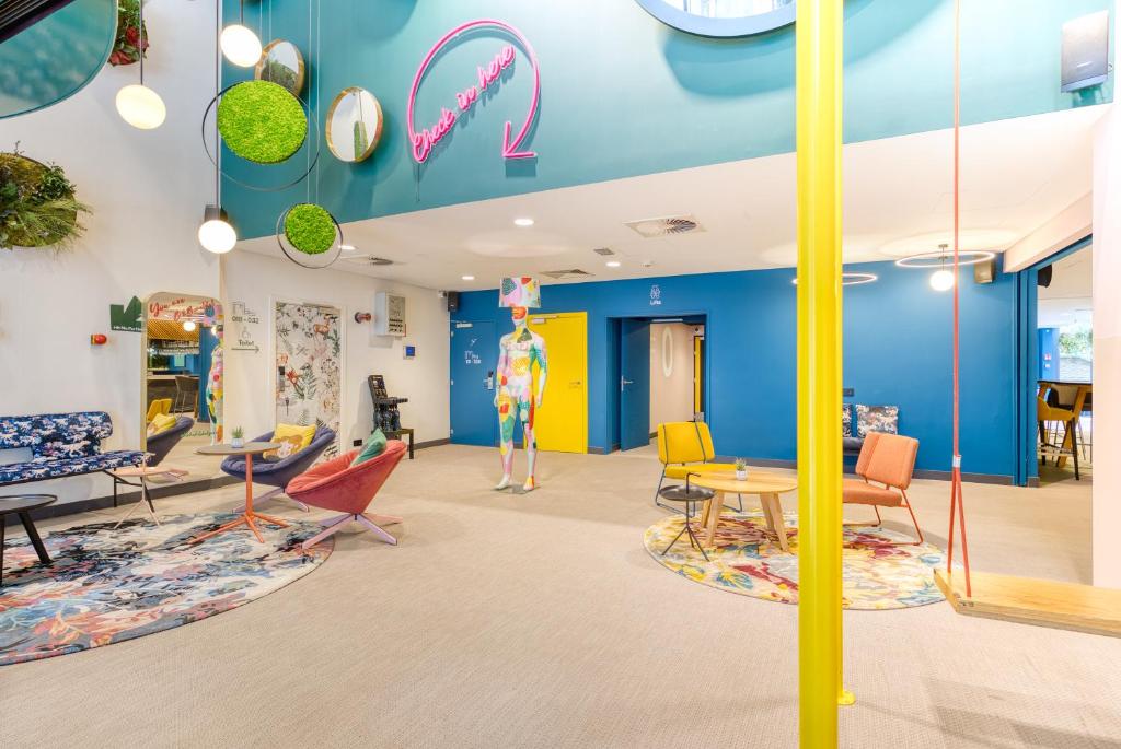 B&B HOTEL Brussels Centre Louise - Resim 10