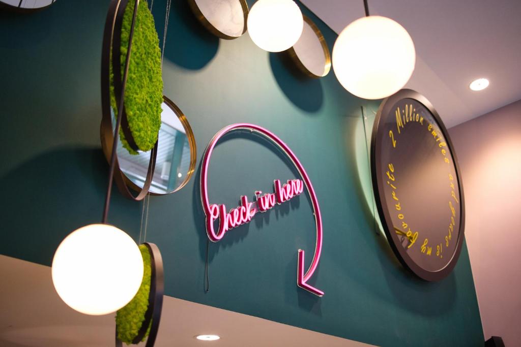 B&B HOTEL Brussels Centre Louise - Resim 11