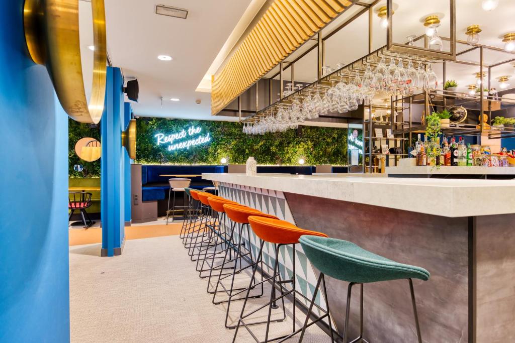 B&B HOTEL Brussels Centre Louise - Resim 17