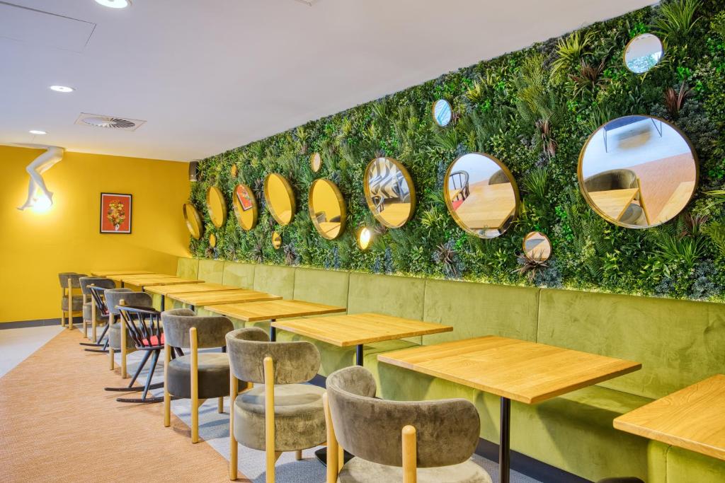 B&B HOTEL Brussels Centre Louise - Resim 4