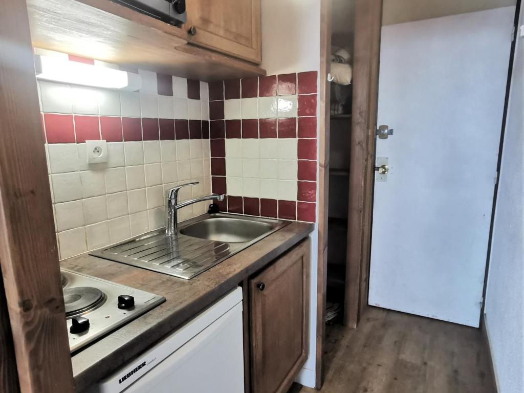 Photo de la galerie de l'établissement Studio rénové, accès direct aux pistes, balcon, tout confort - FR-1-181-2638, à La Plagne Tarentaise