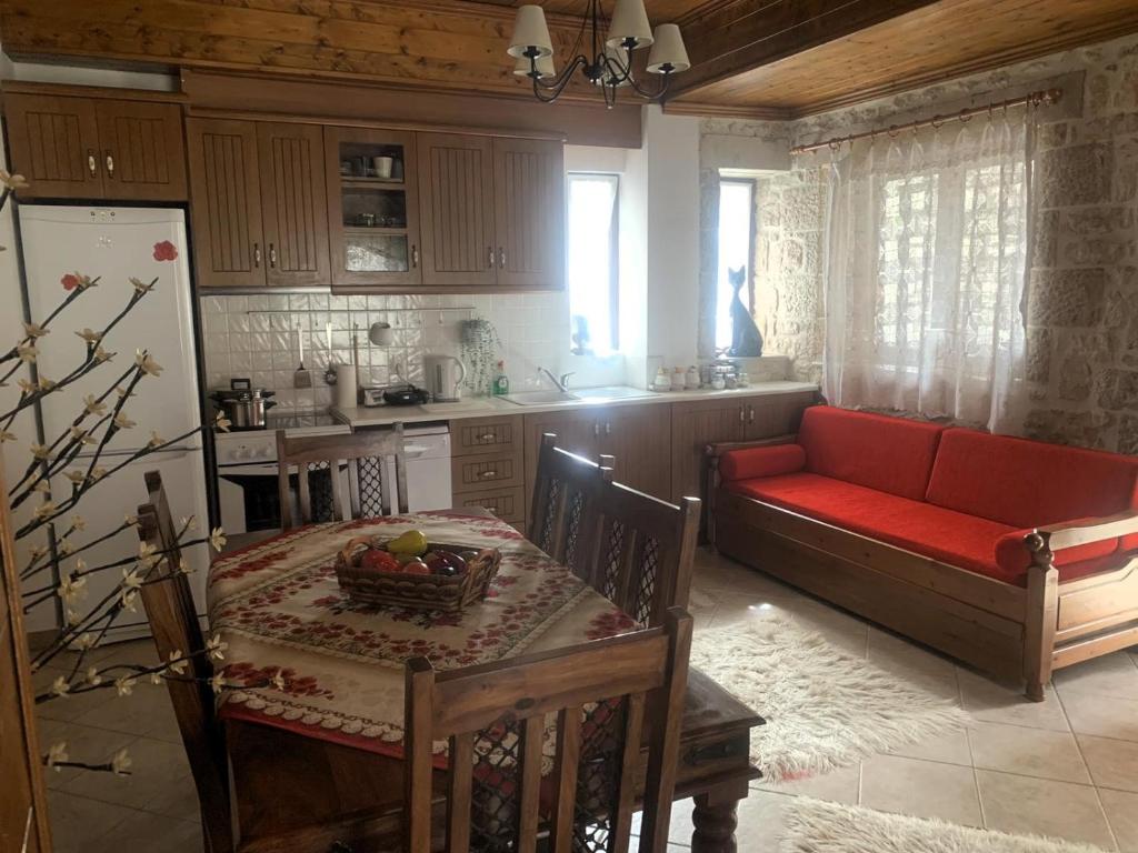 Kuchyň nebo kuchyňský kout v ubytování Stonehouse dome Lagadia