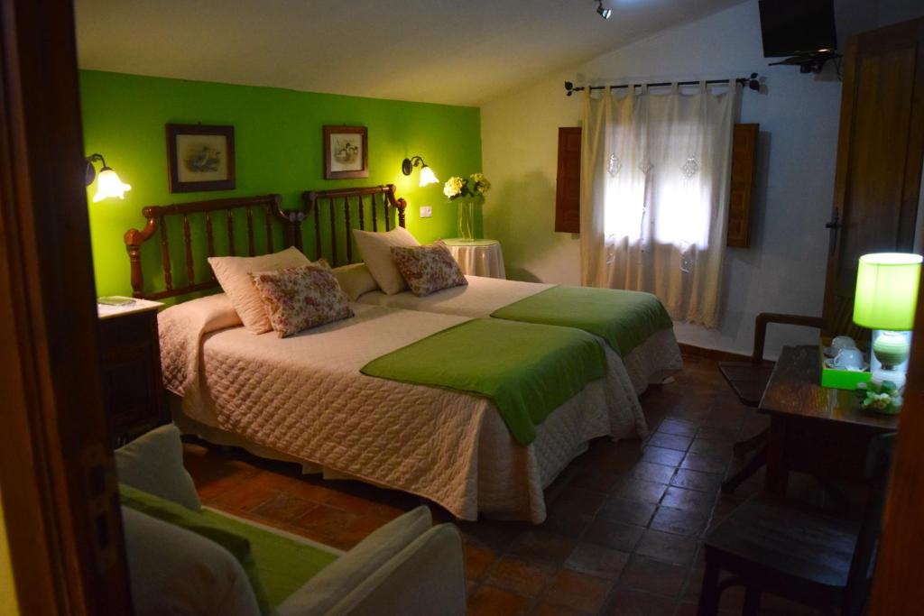 Postel nebo postele na pokoji v ubytování Casa Rural Don Álvaro de Luna