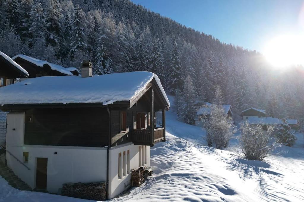 a snow covered cabin with a roof in the snow at Chalet Arrabona - entspannt! in Obergesteln