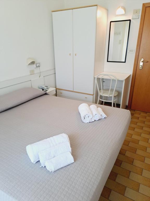 Postel nebo postele na pokoji v ubytování Hotel Helvetia