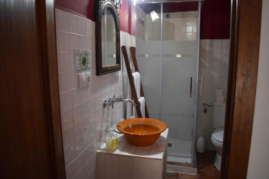 Koupelna v ubytování Casa Rural Don Álvaro de Luna