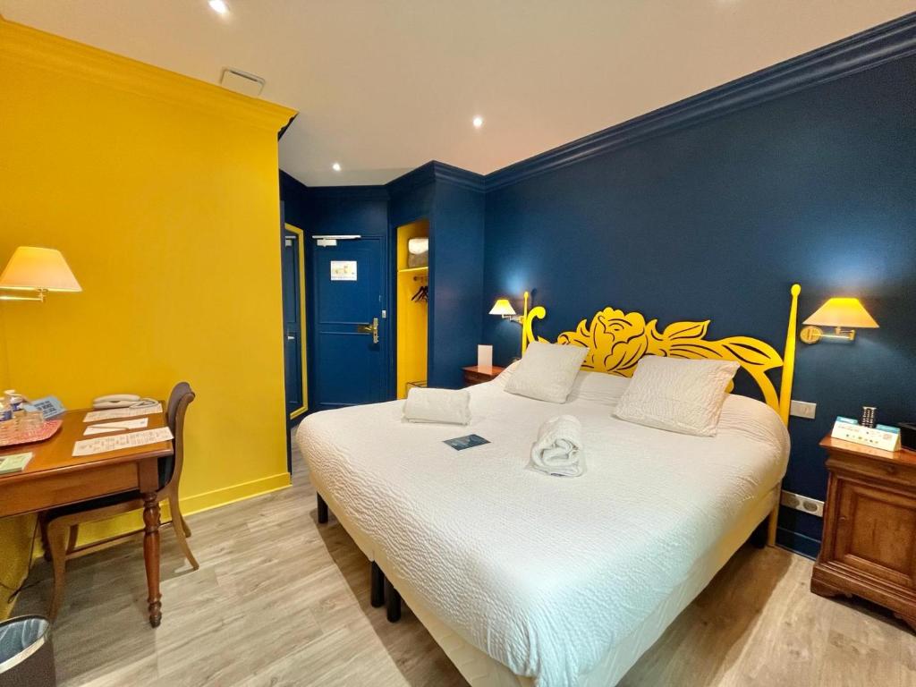 Postel nebo postele na pokoji v ubytování Logis Hôtel Le Rivage