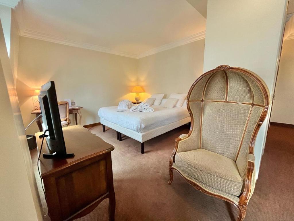Postel nebo postele na pokoji v ubytování Logis Hôtel Le Rivage