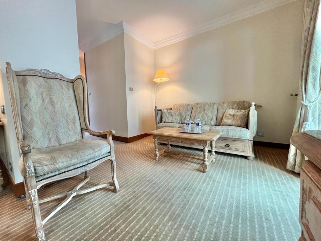Posezení v ubytování Logis Hôtel Le Rivage