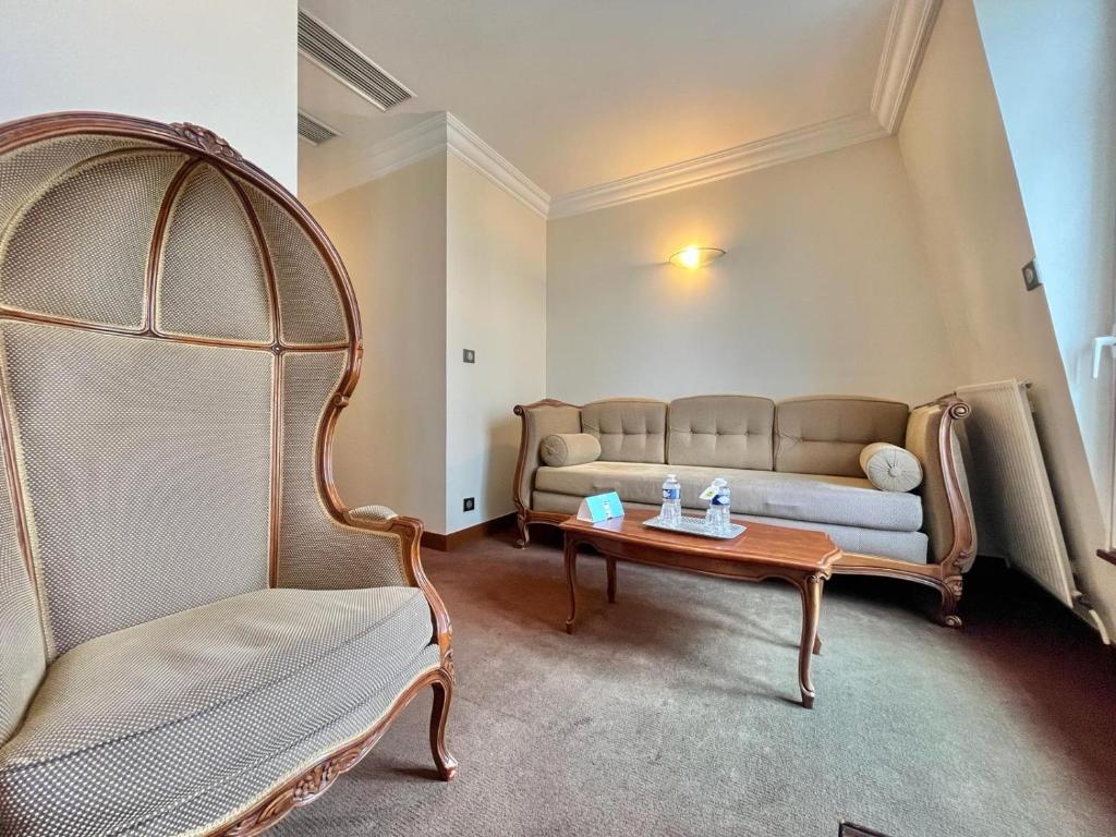 Posezení v ubytování Logis Hôtel Le Rivage
