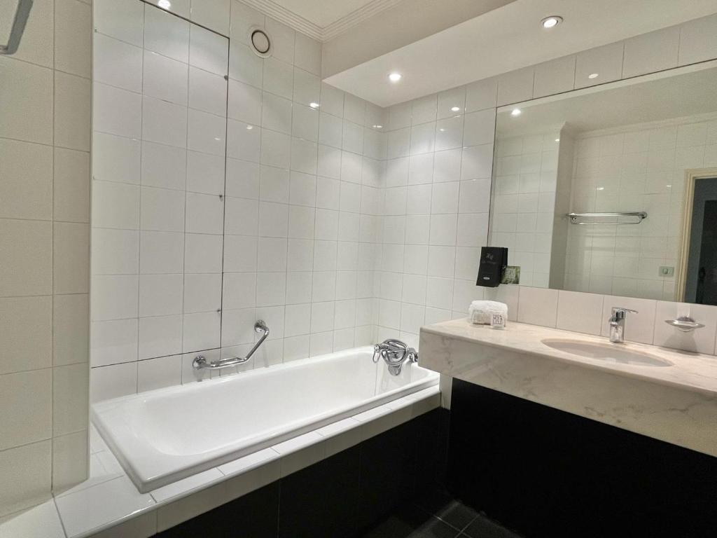 Koupelna v ubytování Logis Hôtel Le Rivage